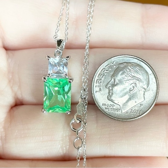 10k Green White Sapphire lab created emerald princess cut gold LGL necklace‌‌ - Picture 7 of 8
